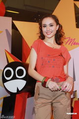 组图：陈伟霆出席时装活动 官恩娜与Mandy Lieu比美