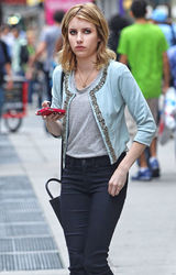 组图：艾玛-罗伯兹现身豹纹墨镜抢眼