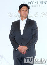 组图：韩惠珍嫁小8岁球员寄诚庸 朴泰桓等道贺