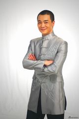 高清图：吴樾偷闲拍拜年短片 “悟空”亲切近人