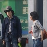 组图：闫妮密会潮男 态度亲昵惹人猜疑