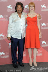 组图：《王尔德-莎乐美》发布会 导演获查斯坦献吻