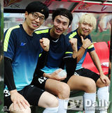 组图：朴智星领衔明星足球赛 收入捐四川灾区