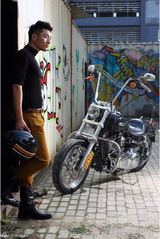 组图：李东学秋日写真气质温暖笑容阳光