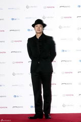 高清组图：元斌等闪耀大钟奖红毯 金慧秀等爆乳抢镜