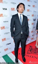 组图：《铁路劳工》首映 妮可基德曼微露乳沟