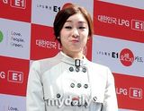 组图：韩花样滑冰公主金妍儿会粉丝展笑颜