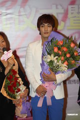 组图：《秘密花园》开机 钟汉良安七炫现身