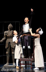 幻灯图：《堂吉诃德》演二轮 孟京辉谢幕连滚带爬