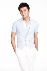 组图：朱雨辰夏日清凉写真首曝光 挥洒时尚青春