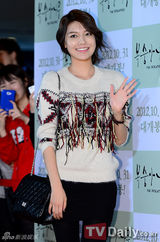 组图：允儿等助阵具惠善新片 南相美李尚允对戒抢眼