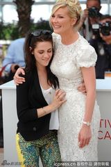 组图：斯图尔特携手邓斯特亮相戛纳养眼十足