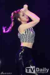 组图：性感女团AfterSchool回归秀高难度钢管舞
