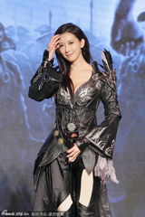 组图：林志玲cosplay爆乳装代言网游性感十足