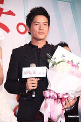 组图：隋棠婚纱装出席《犀利人妻》电影版首映