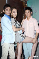 组图：隋棠出席影迷签书会 看淡感情不过情人节