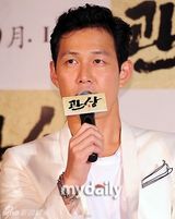 组图：宋康昊金慧秀等宣传《观相》 李钟硕参演