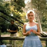 组图：梦露与前夫米勒罕见写真 林中娇憨小女人