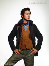 组图：俞承浩拍时尚写真 从少年变身熟男显魅力