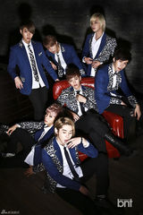 高清：韩团Mpire写真穿格纹豹纹西装张扬个性