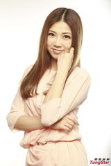 组图：sparkling girls感激谭咏麟教诲