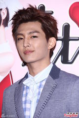 组图：炎亚纶首次合作郭雪芙：她是我心中第一