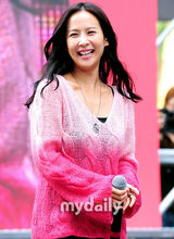 组图：韩星赵汝贞釜山出席《后宫帝王之妾》见面会