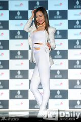 组图：韩女团Dal★shabet发新碟大秀性感舞姿