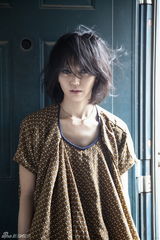 组图：孙燕姿变身时装设计师 亲自做模特秀时尚