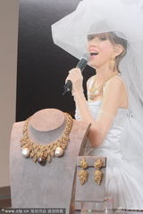 组图：梅艳芳生前珍藏珠宝首饰曝光