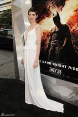 组图：新《蝙蝠侠》首映群星璀璨 海瑟薇宛如公主