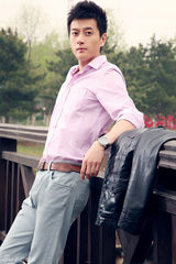 组图：夏凡精英熟男写真曝光 眼神深邃颠覆雅痞