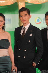 组图：上视节赵寅成钟汉良红毯惹粉丝尖叫