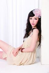 高清图：葛思然时尚写真登封面 展百变熟女姿态