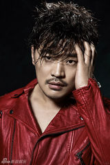 组图：赵锦焘坏男孩写真 重新定义雅痞风