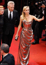 高清组图：黛安-克鲁格金色抹胸礼服性感亮相