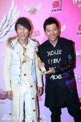 组图：第三届风云新人盛典 羽泉获新人榜样大奖