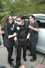 组图：陈僖仪遗体火化 亲朋好友送别