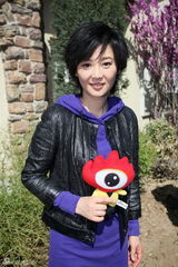 高清图：《全球热恋》探班 Baby与井柏然拍吻戏