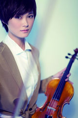 组图：李宇春登《名汇Famous》封面