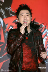 幻灯：庾澄庆“到死都要18岁” 有望泳渡日月潭