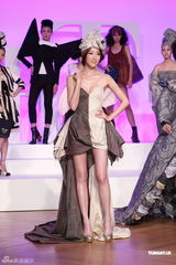 组图：隋棠穿寝具压轴走秀 避谈前男友姚元浩