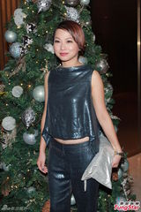 组图：王维基港视再投三千万 陈锦鸿签约4年