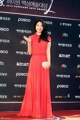 高清组图：众星亮相48届百想艺术大赏红地毯