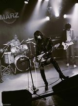 组图：佐佐木希玩变装秀 穿旗袍抱熊猫