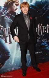 高清图：《哈利-波特7》首映 艾玛-沃特森短裙出位