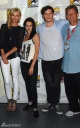 高清图：塞隆斯图尔特比美 宣传《白雪公主和猎人》