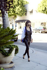 组图：杨幂干练游走好莱坞 多位名人舞会欢迎