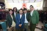 组图：苏打绿携最新专辑上海举办签售会