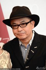 组图：威尼斯重启未来发布会 导演园子温亮相